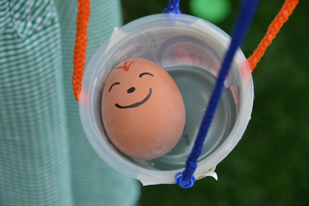 Parachute Egg Drop Experiment &amp;amp;amp;acirc;&amp;amp;amp;euro;&amp;amp;amp;ldquo; Gravity and Air Resistance &amp;amp;amp;acirc;&amp;amp;amp;euro;&amp;amp;amp;ldquo; Science Experiments for Kids