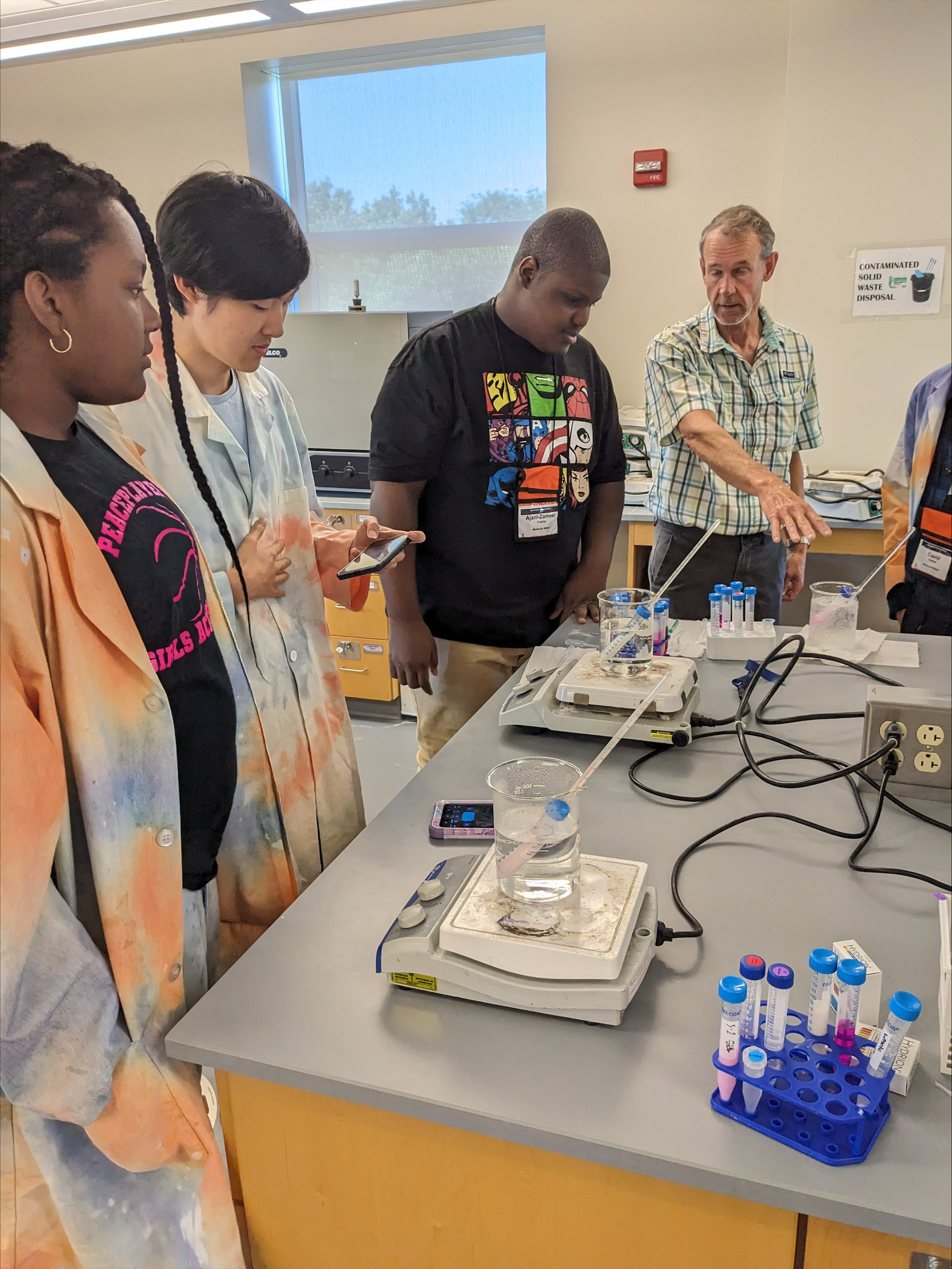 2023 Molecule Maker Campers in lab